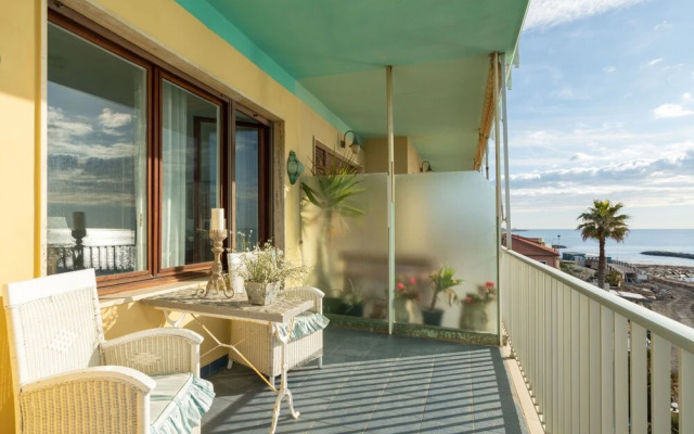 Pieds Dans Leau Riva Ligure