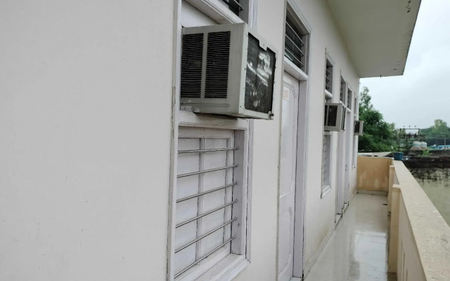 Oyo 92004 Rajeev Pg Guest House