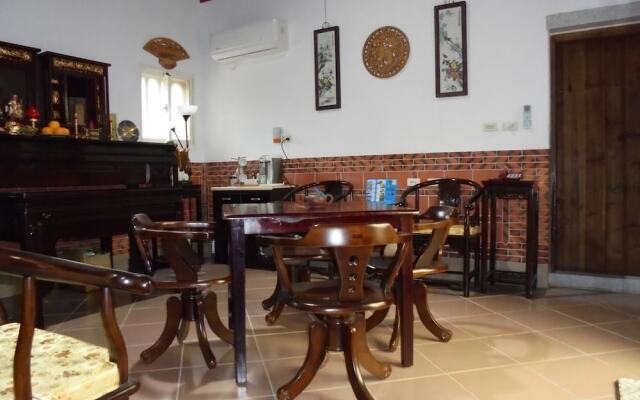 Antique Courtyard B&B