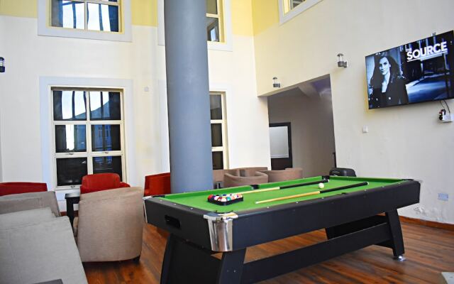 Davis Hotel & Suites