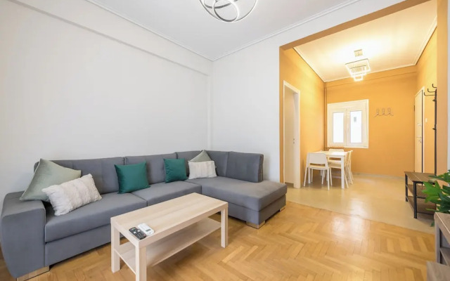Stylish 2 Bd Urban Retreat Near Panormou