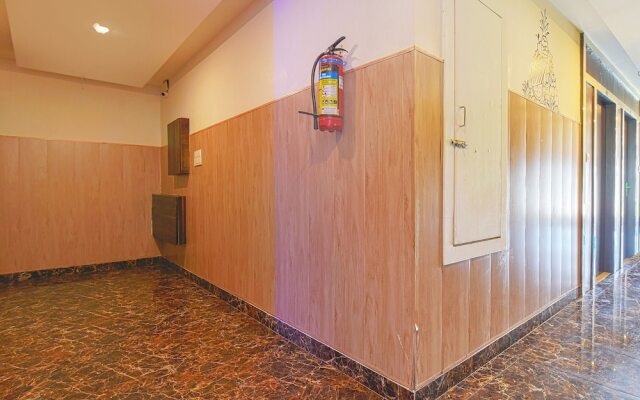 Fabhotel Prime The Royal Galaxy