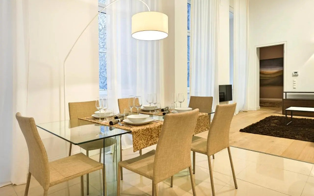 Central Luxury Apartment