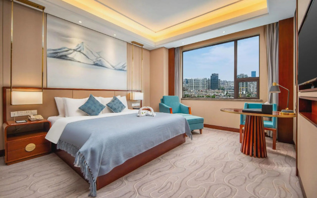 New Land Hotel