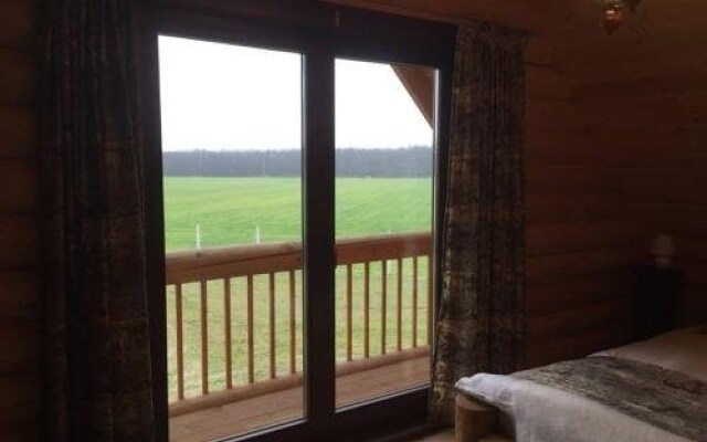 Holden Log House Gyarmat