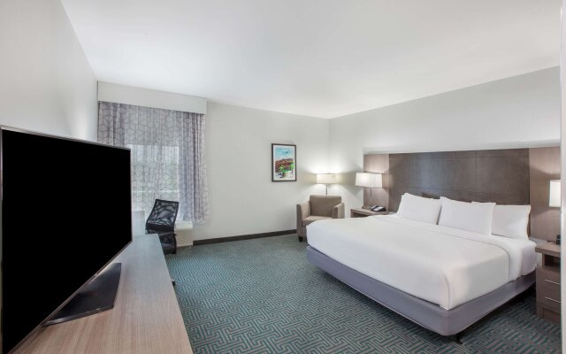 La Quinta Inn & Suites by Wyndham Dallas Duncanville