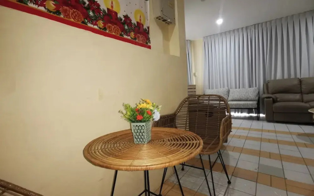 Resort’s Side Hostel near Shangrila