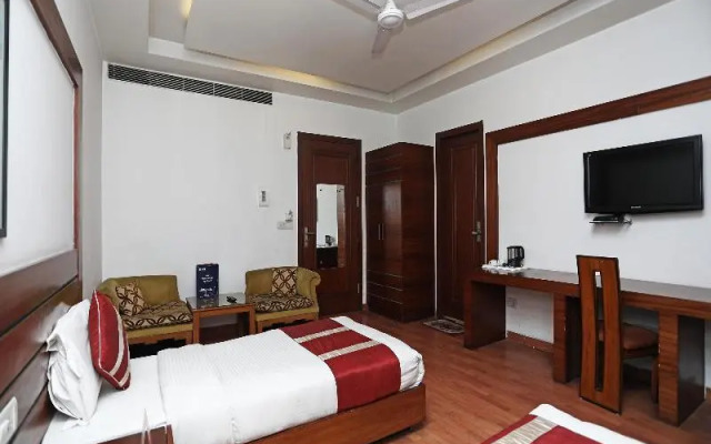 OYO 4258 Hari's Court Inns & Hotels