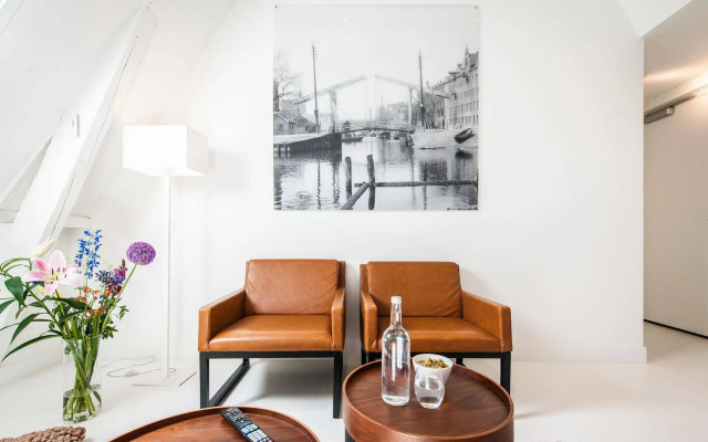 YAYS Amsterdam Salthouse Canal by Numa