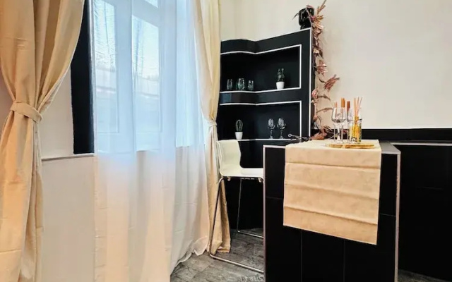 Budget 1BR Apt with Living Room AKH