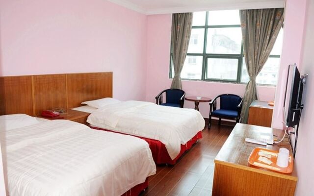 Xianglong Boutique Hotel (Guangzhou North Railway Station Huacheng Road Subway Station)