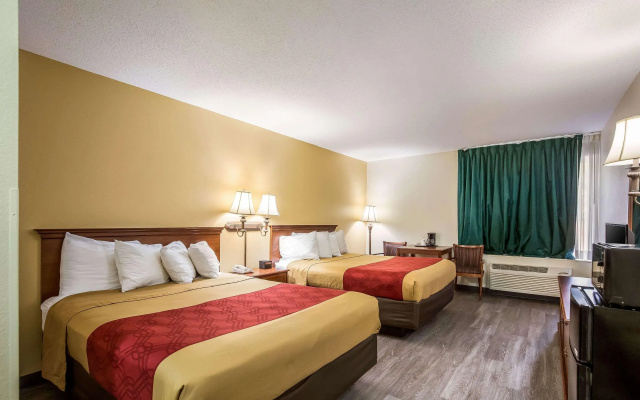 Econo Lodge Inn & Suites Fairview Heights - St. Louis