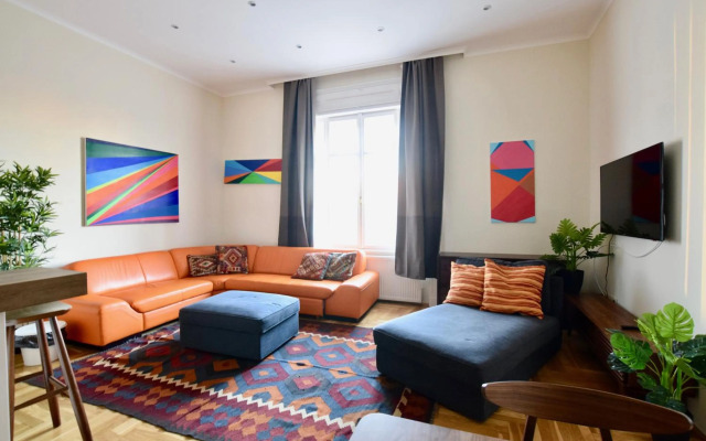 Luxury Apartment by Hi5 - Király street Suite