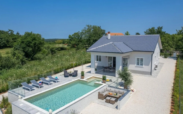 Modern Villa With Swimming Pool and Fenced Garden