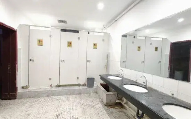 Tieling Traffic Hotel