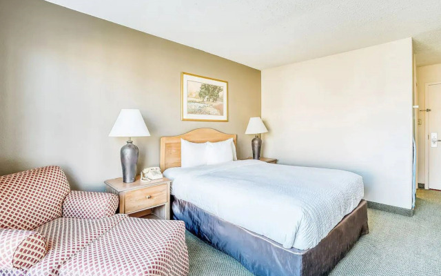 Rodeway Inn & Suites and Conference Center
