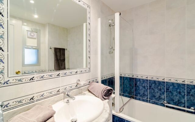 Apartment Los Dragos - Roomservice