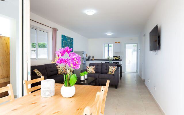 ☆ Charming, Convenient & Spacious 2BR Jan Thiel Apt ☆