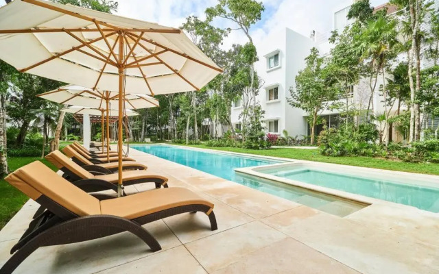 2 Bedroom PH with Rooftop & Jacuzzi in Aldea Zama