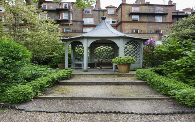 Veeve  2 Bed On A Beautiful Garden Square Bina Gardens Kensington
