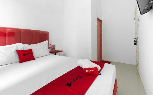 RedDoorz @ Jalan Dr Mansyur Medan 2