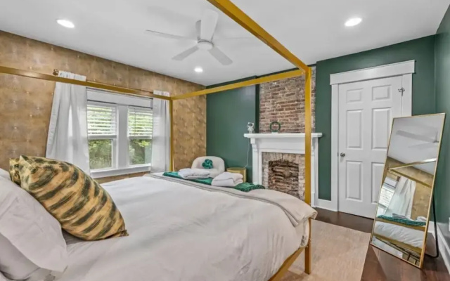 Space Cowboy - Firepit, Huge Yard, Close2downtown