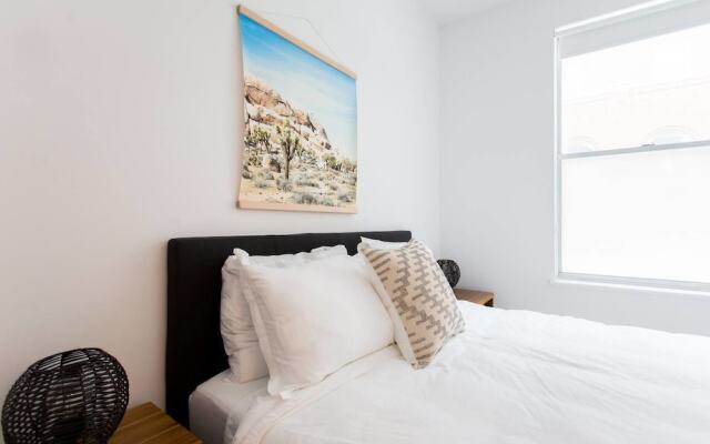 Beautiful and Cozy Steps From Mount-royal