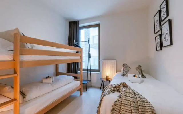 Beautiful Apartment With Parking Close to the sea