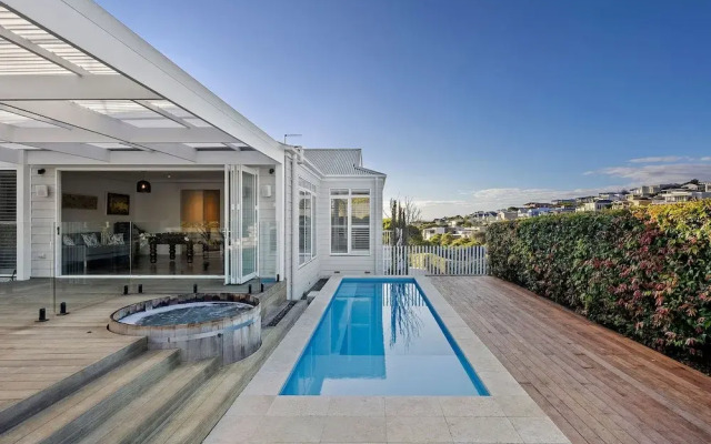 Hamptons Elegance Views Pool Spa