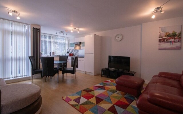 Charming 3-bed Apartment in Newcastle City