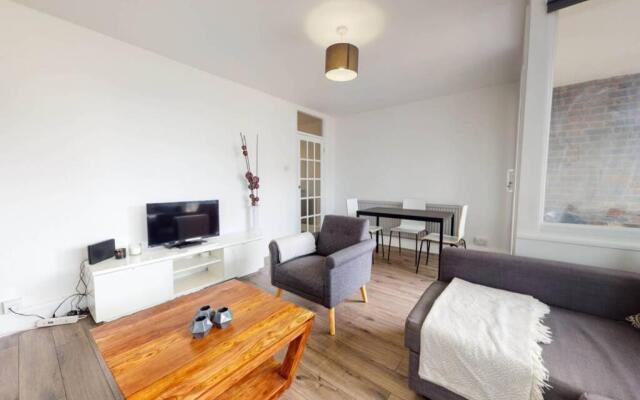 Amazing 3 Bedroom Flat - 4mins to tube station