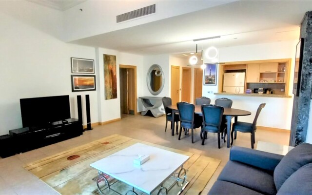 Spacious & Chic 1 bedroom with balcony in Palm