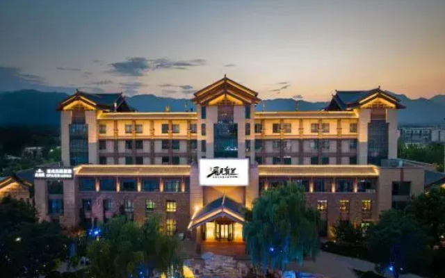 Manpu Tianmu Yangyan Hot Spring Hotel (Zhenbeibao Western Studios See Helan Performing Arts Town)