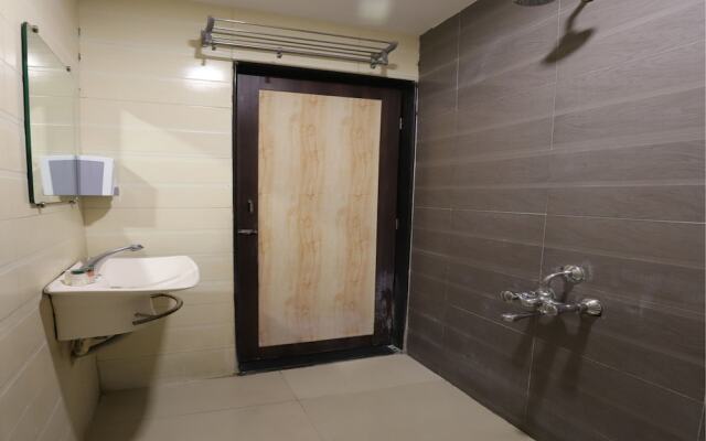 OYO 10697 Hotel Suraj Inn