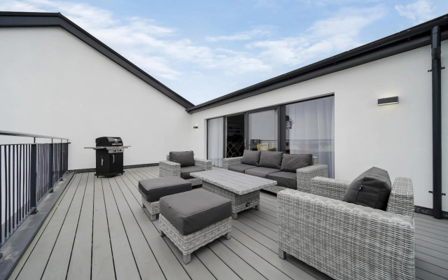 BayView Luxury 3 Bedroom Apartment First Floor