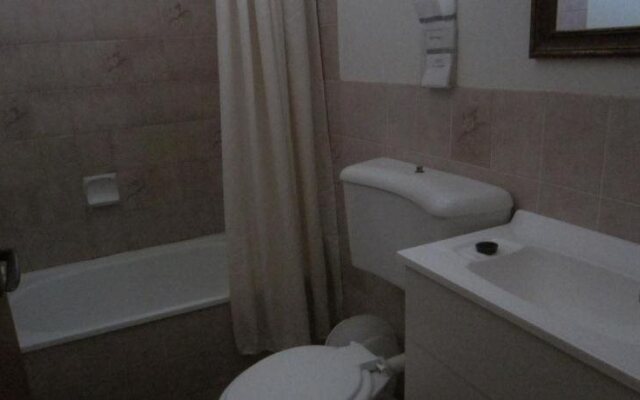 County Lodge Motor Inn
