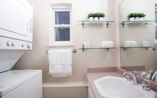 Bayside 3BR in Kitsilano by Sonder