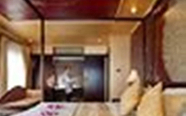 Heritage Line Violet Cruise-Ha Long Bay and Lan Ha