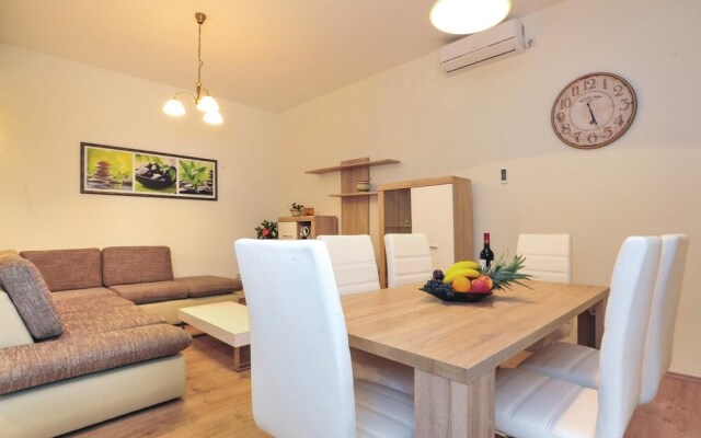 Nice Home in Kastel Sucurac With Wifi and 4 Bedrooms