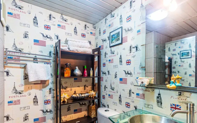 Artist's Loft With Private Jacuzzi & Roof Terrace