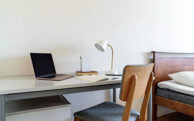 2 Bedroom apartment Steps from the Metro