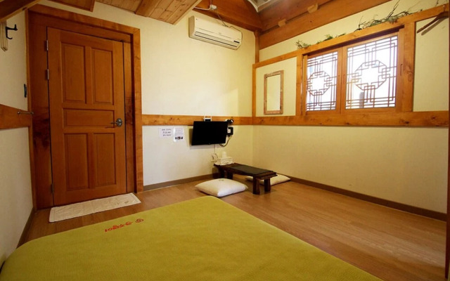 Jeonju Keun Judaengi Hanok Stay