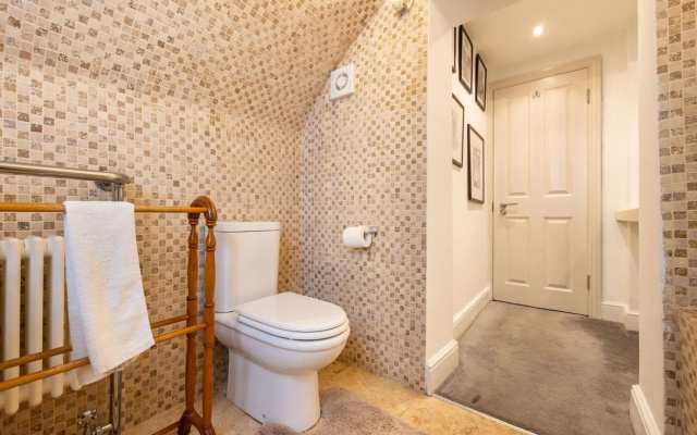 Niru 5-Star Hidden Secret on Earl's Court