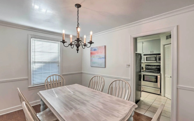 Walk to Broad St: Central Thomasville Condo