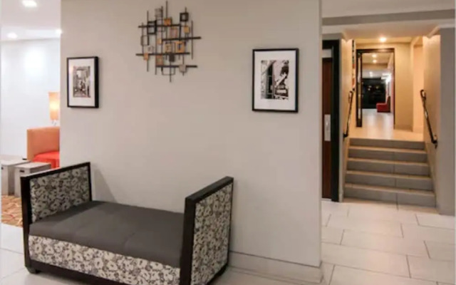 Holiday Inn Express & Suites Nashville I-40 & I- 24