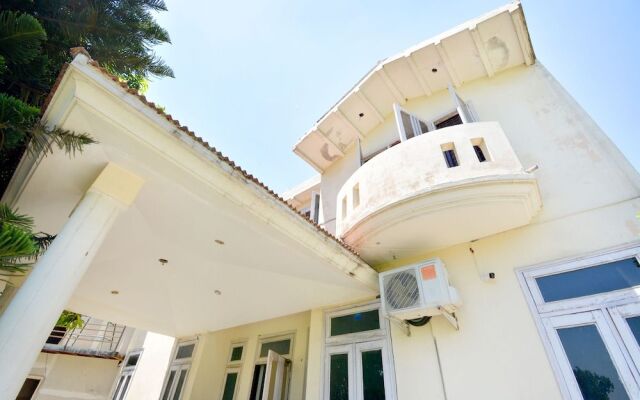 OYO 40005 Corner House