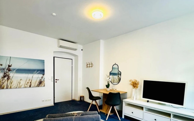 Spacious 7BR Apartment Prime Location