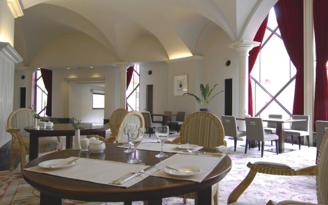Royal Oak Hotel Spa & Gardens