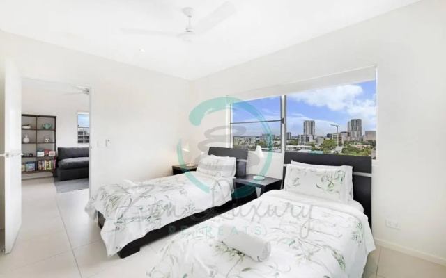 ZEN LUXURY: 2-Story 4-BR Penthouse in Darwin City with Mindal Markets & Harbour Views – Guest Rooms – Darwin