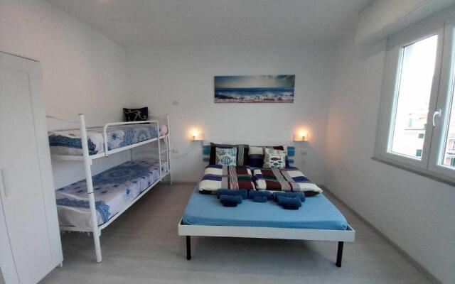 ANCORA vicino al mare by BluDiPietraLigure